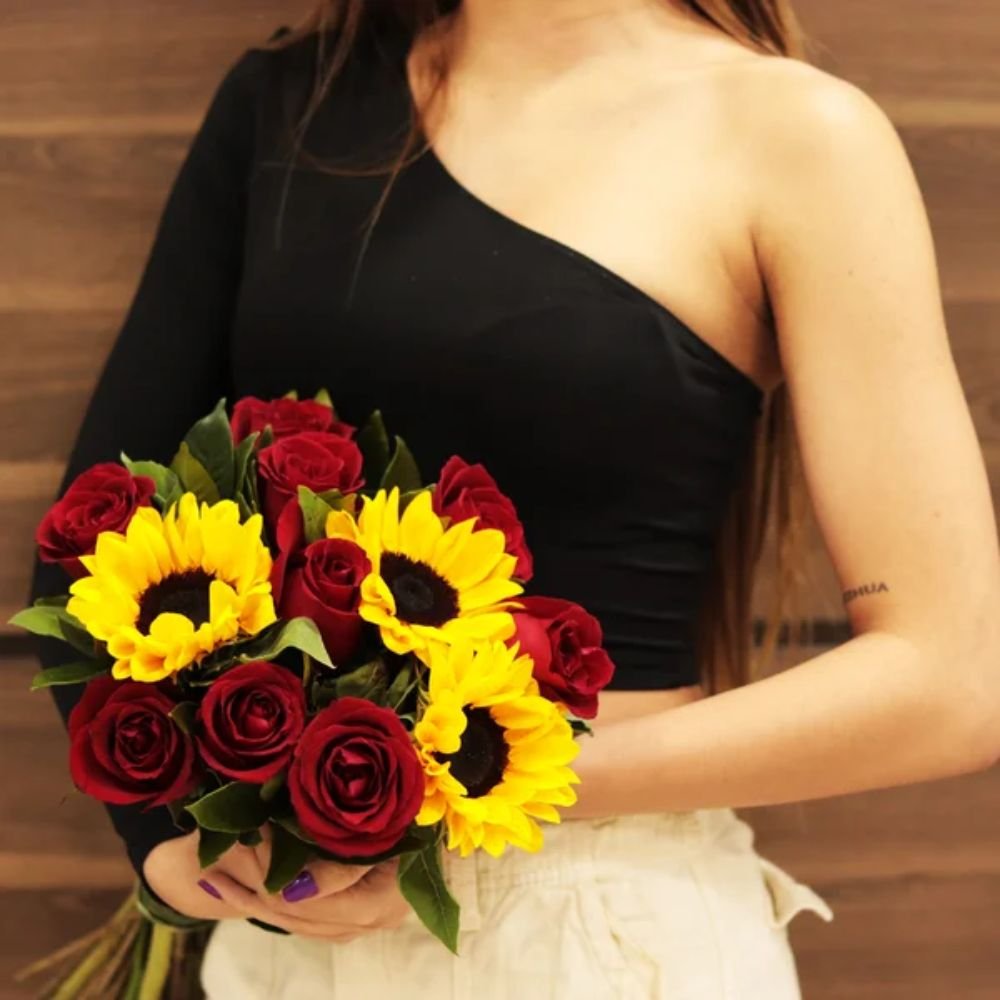 Buquê de Girassol e Rosas Vermelhas