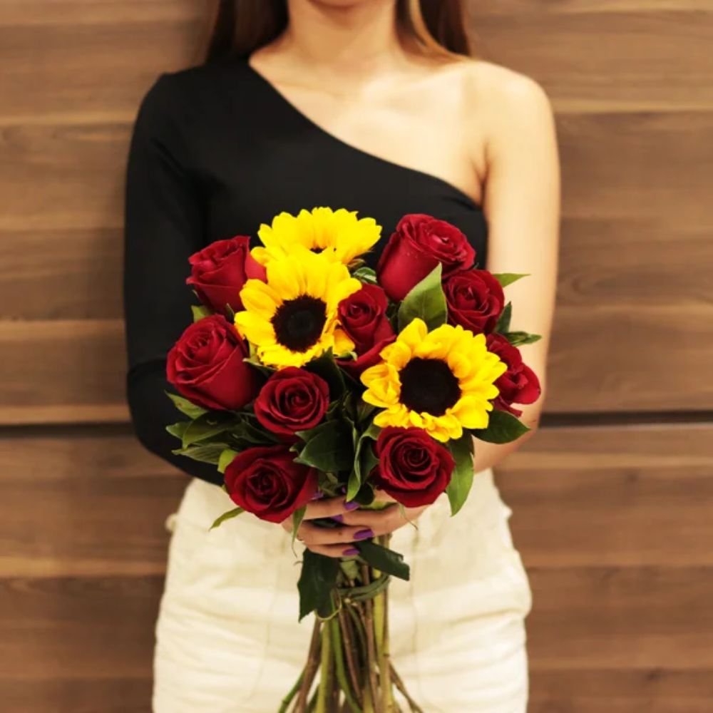 Buquê de Girassol e Rosas Vermelhas