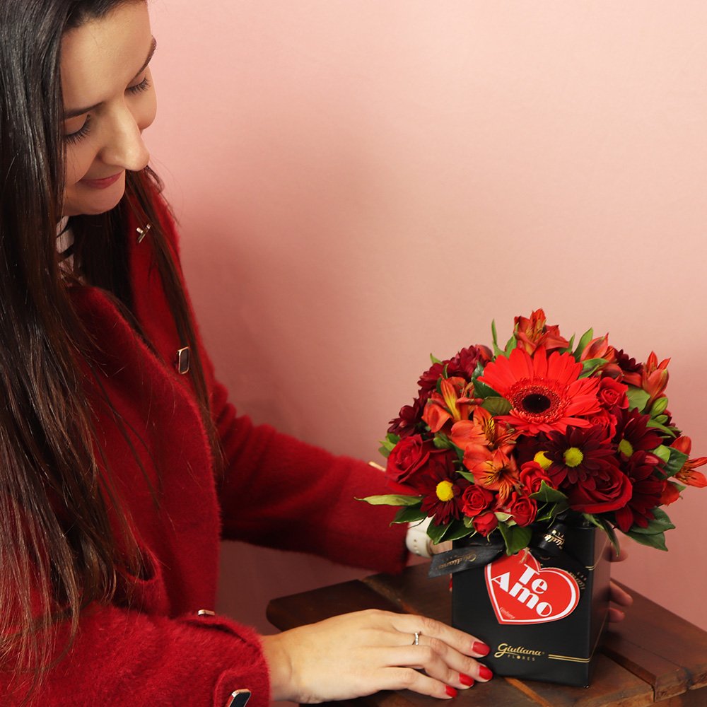 Arranjo de Mix de Flores Vermelhas Te Amo