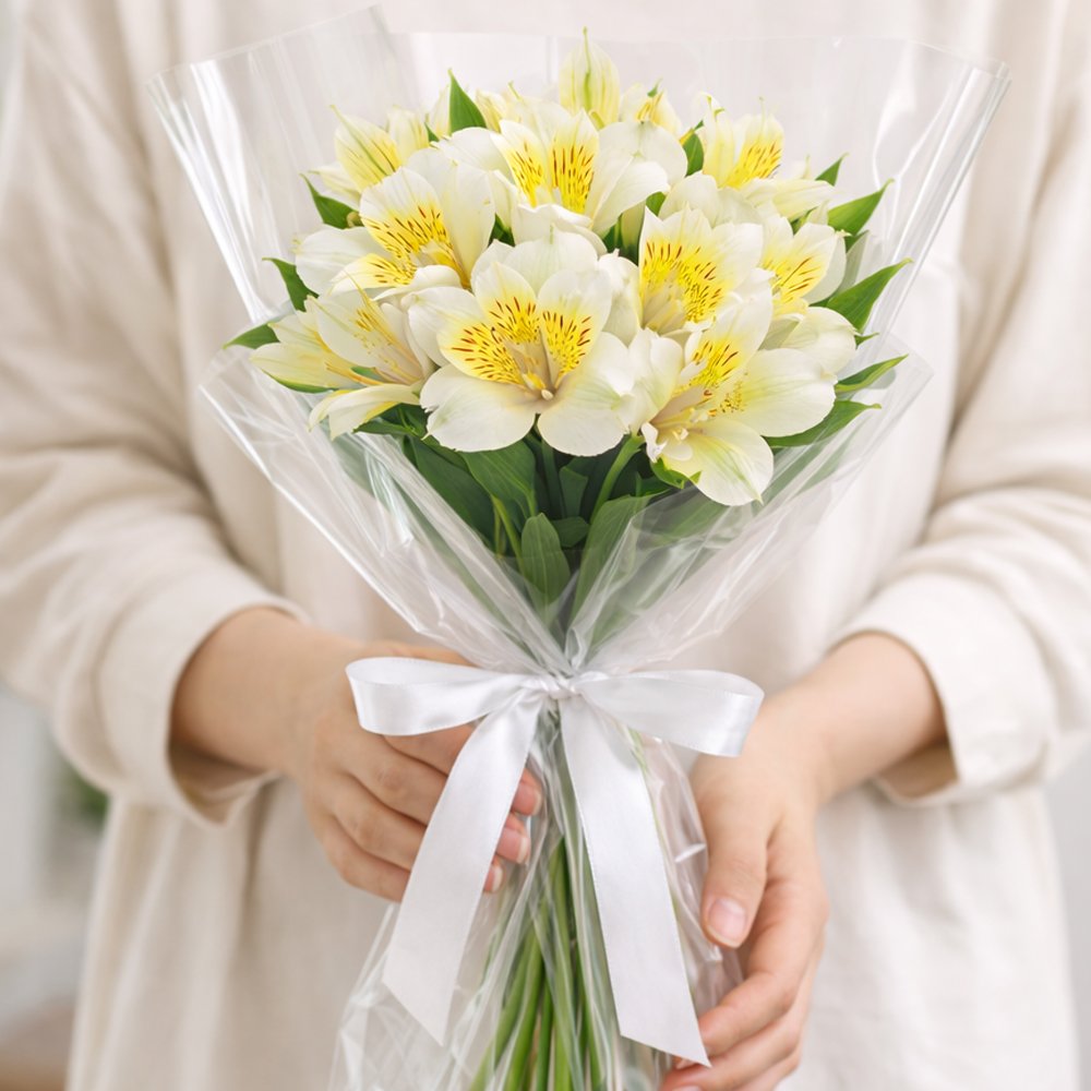 Buquê de Astromélias Brancas - Serenidade