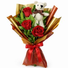 Buquê Trio de Rosas Vermelhas com Urso Chaveirinho