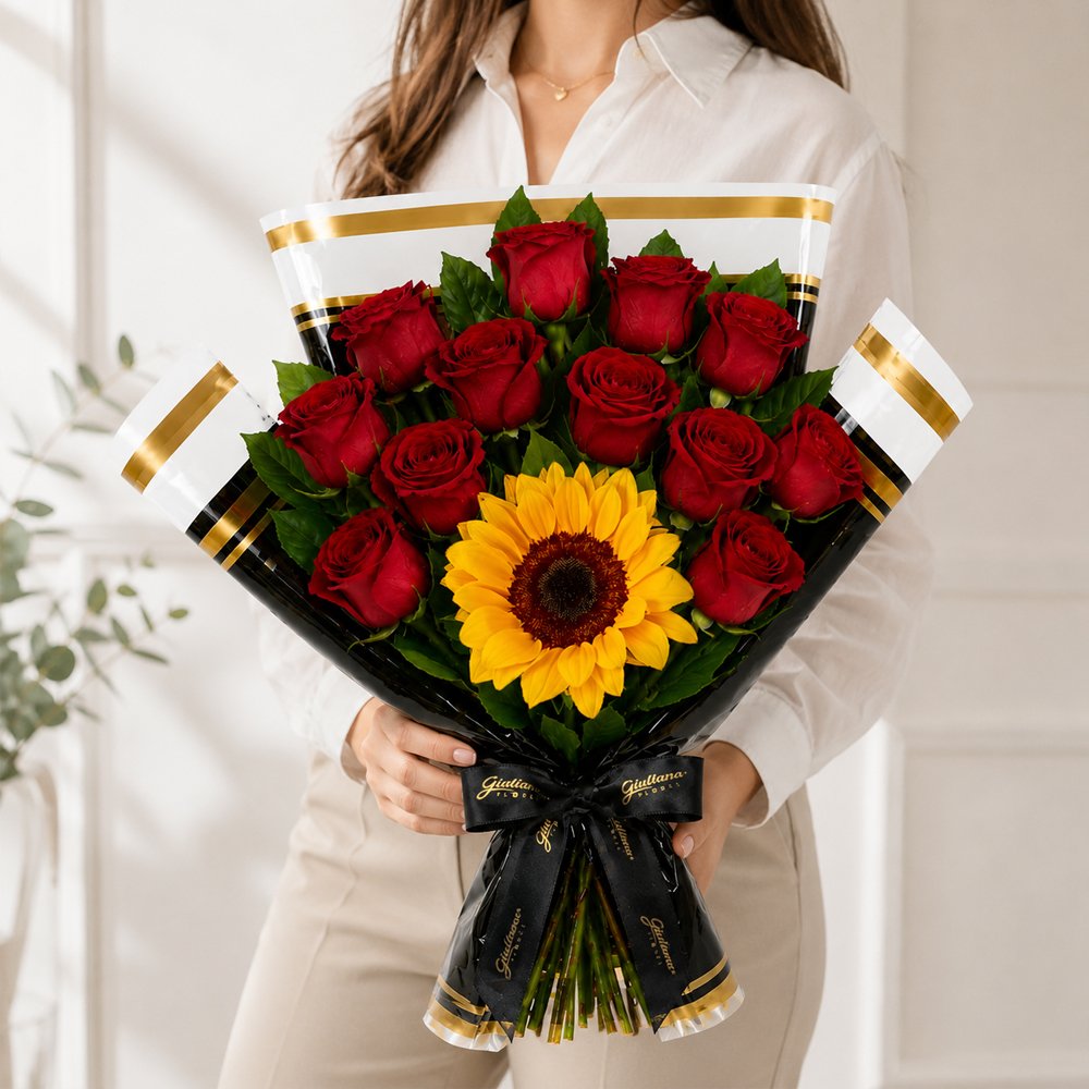 Reluzente Buquê de 12 Rosas Vermelhas e Girassol