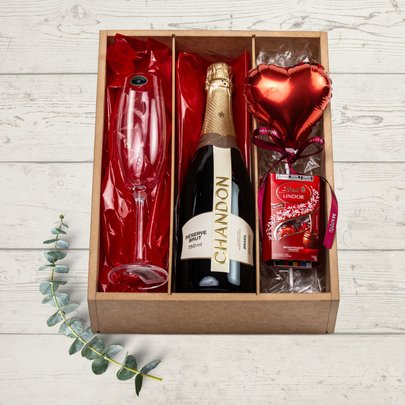Kit Chandon Romântico com Taça e Lindt