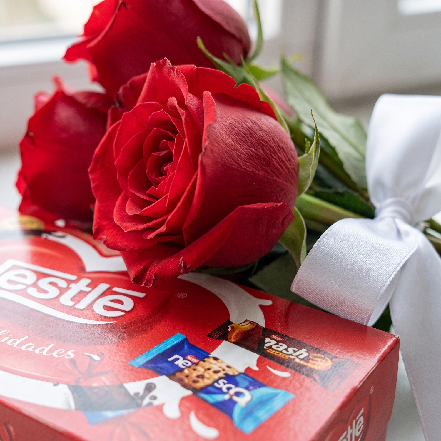 Buquê Rosas Vermelhas com Chocolates Nestlé