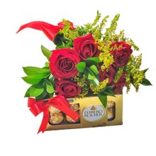 Buquê de Rosas e Tango com 8 Ferrero Rochers