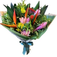 Buque de Flores Tropicais Para Alegrar o Seu Dia