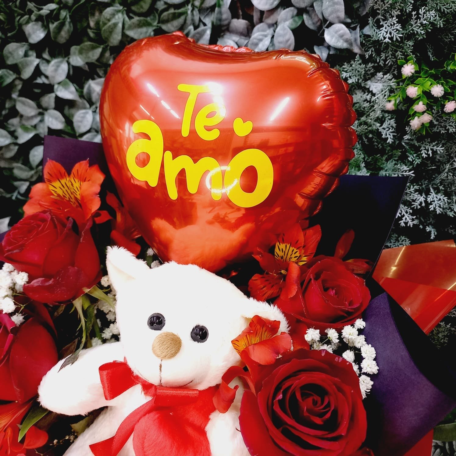 Buque amor com rosas importadas