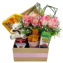 Café na Caixa com Arranjo de Rosas