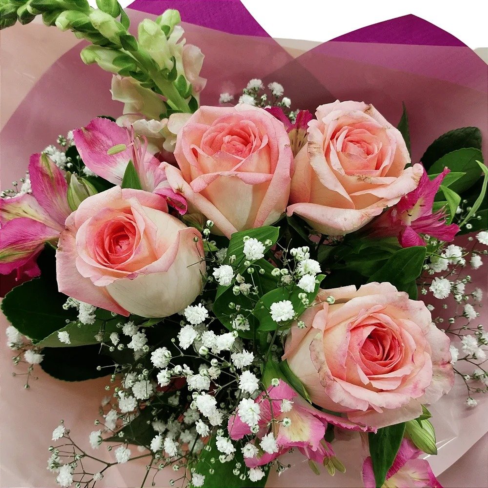 Buquê de 4 Rosas Cor de Rosa com Ferrero Rocher