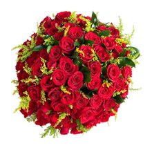 Buquê com 100 rosas na cor vermelha