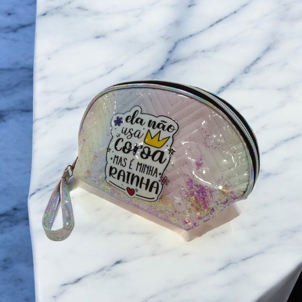 Necessaire Pvc "Ela não usa Coroa mas é minha Rainha"
