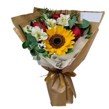 Mine Buquê de Rosas com Girassol Elegante