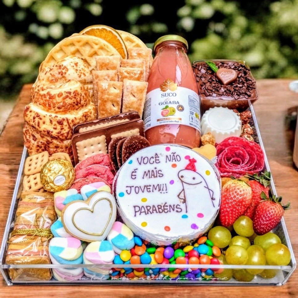 Cesta Presente Alegria de Aniversário com Bento Cake