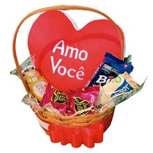 Cesta de Chocolates com Pelúcia Coração