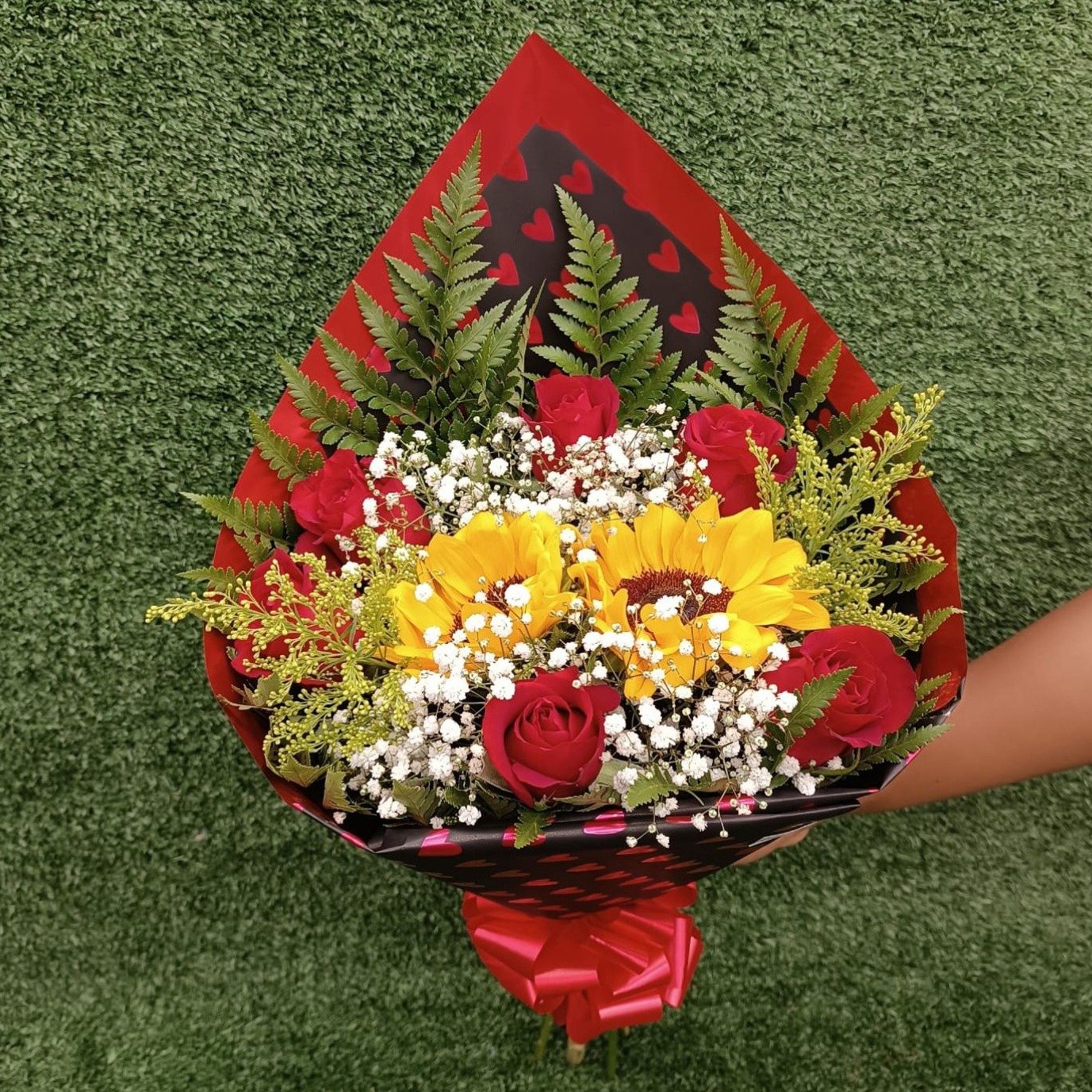 Buquê Rosas e Girassol Apaixonado