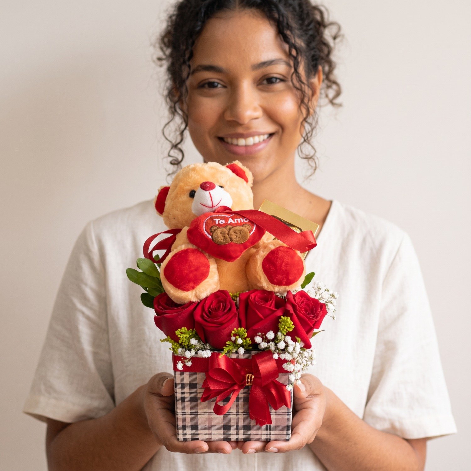 mimo especial de rosas e urso