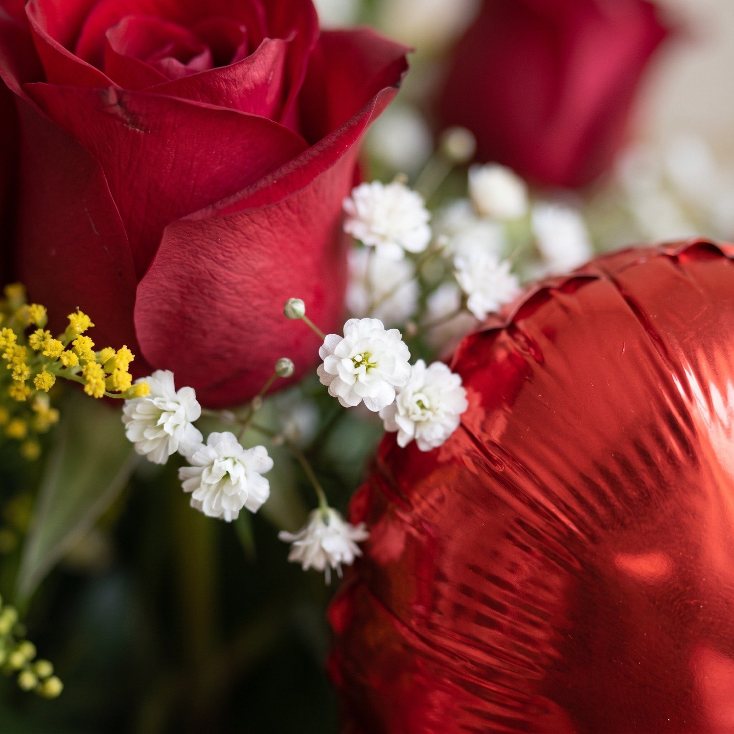 Combo Amor com Rosas e Ferrero Rocher com Balão