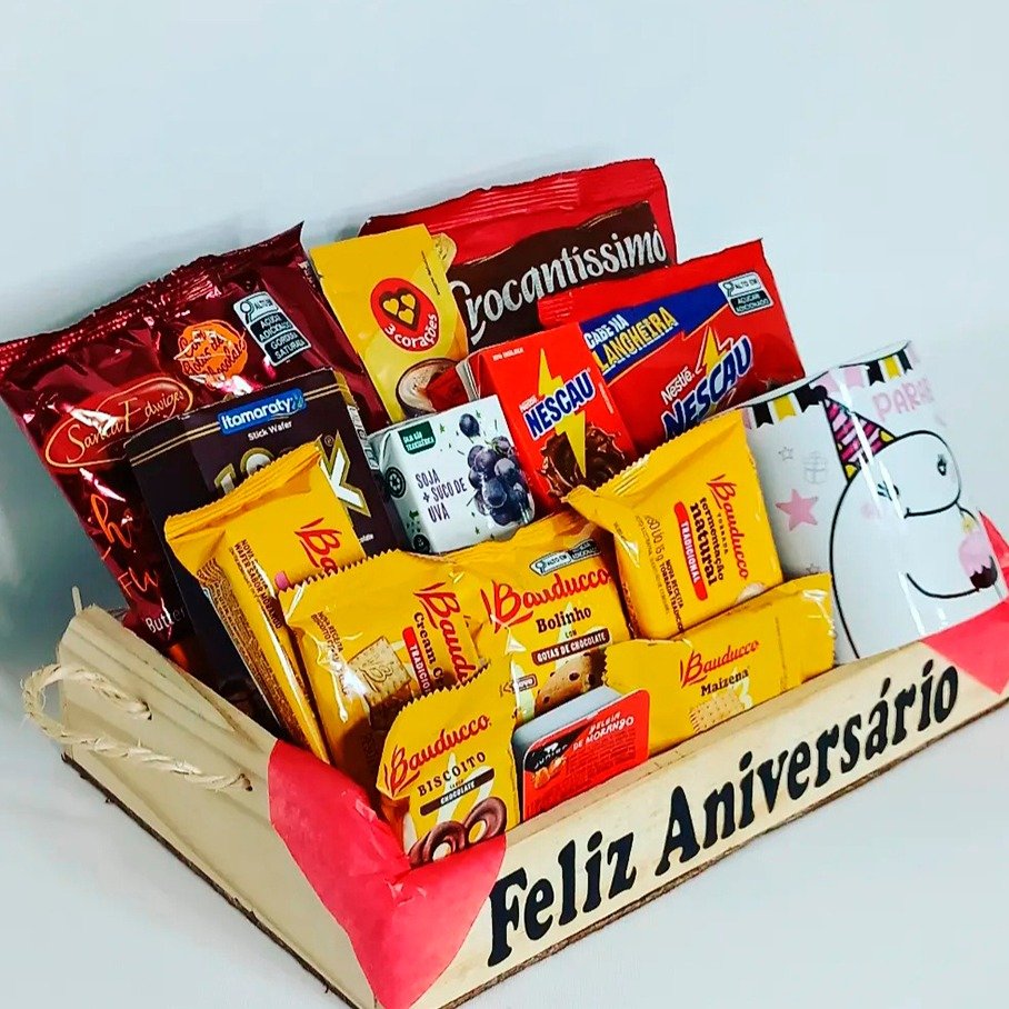 Cesta de Aniversário Média Com Caneca