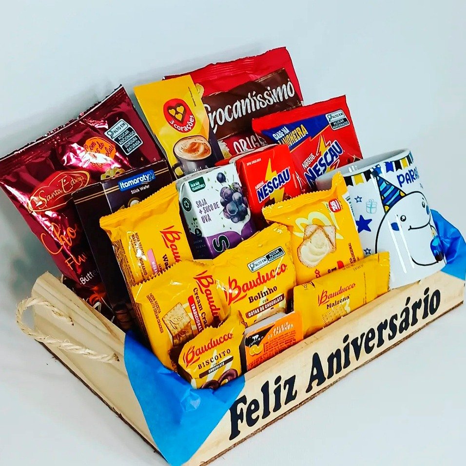 Cesta de Aniversário Azul Média Com Caneca