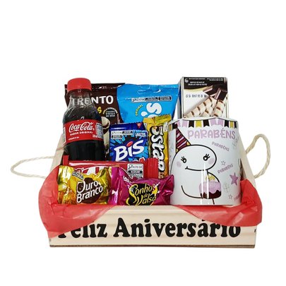 Cesta de Aniversário Chocolates Com Caneca