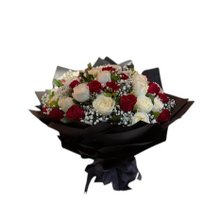 Buquê Amor 12 Rosas Vermelhas & 12 Brancas