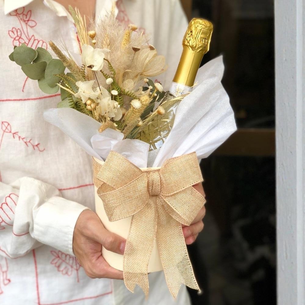 Espumante Moscato Dolce Italiano com Arranjo de Flores