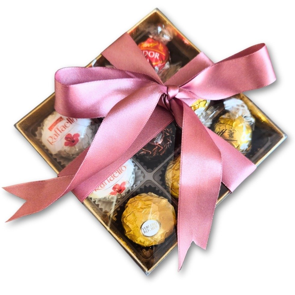 Caixa Rosa Chocolate Sortido Lindt e Ferrero Rocher 