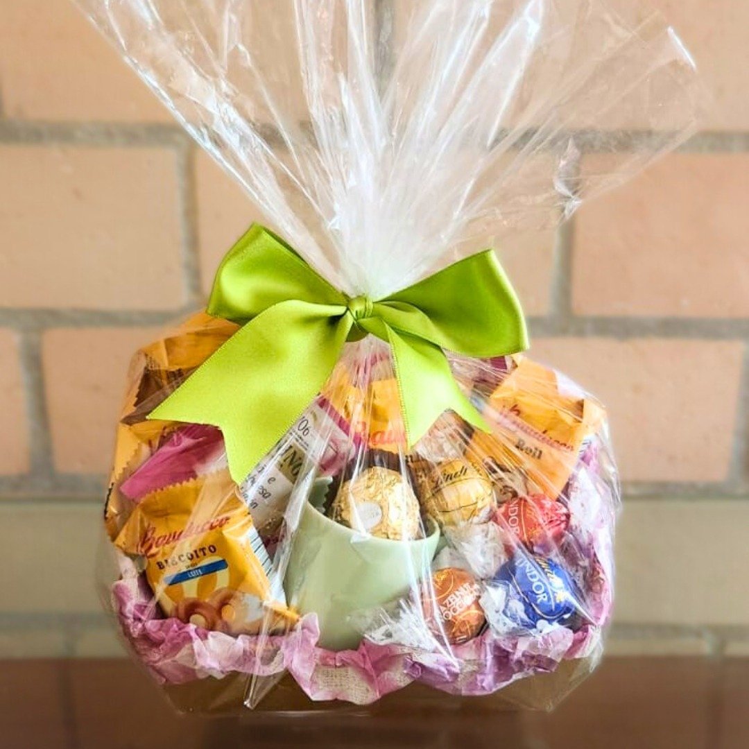Cesta Gourmet Floral Lindt, Ferrero e Bauducco