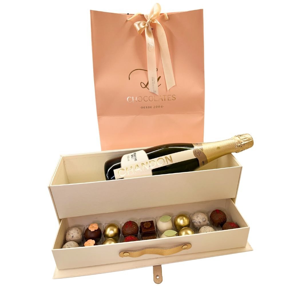 Maleta com Chadon e 18 Doces Lu Chocolates