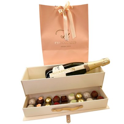Maleta com Chadon e 18 Doces Lu Chocolates