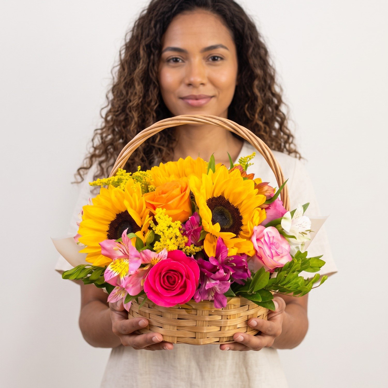 Cesta Mix de Girassóis e Rosas