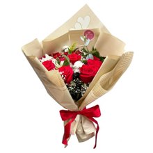 Buquê Clássico de 12 Rosas Vermelhas Importadas
