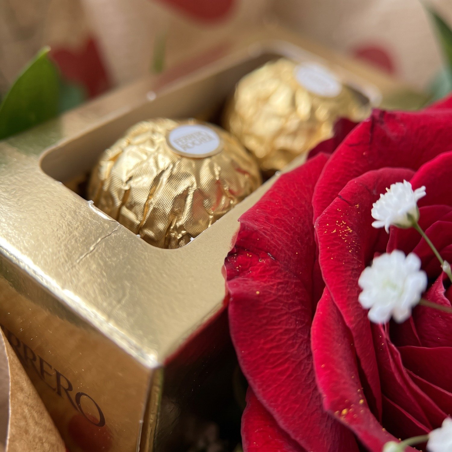 Buquê Romântico com Rosas e Ferrero Rocher