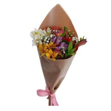 Cone de Astromélias Coloridas 