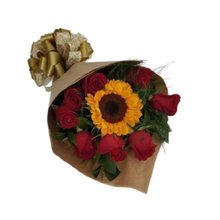 Cone com Rosas e Girassol