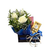 Arranjo de Rosas Brancas e Ferrero Dia dos Pais