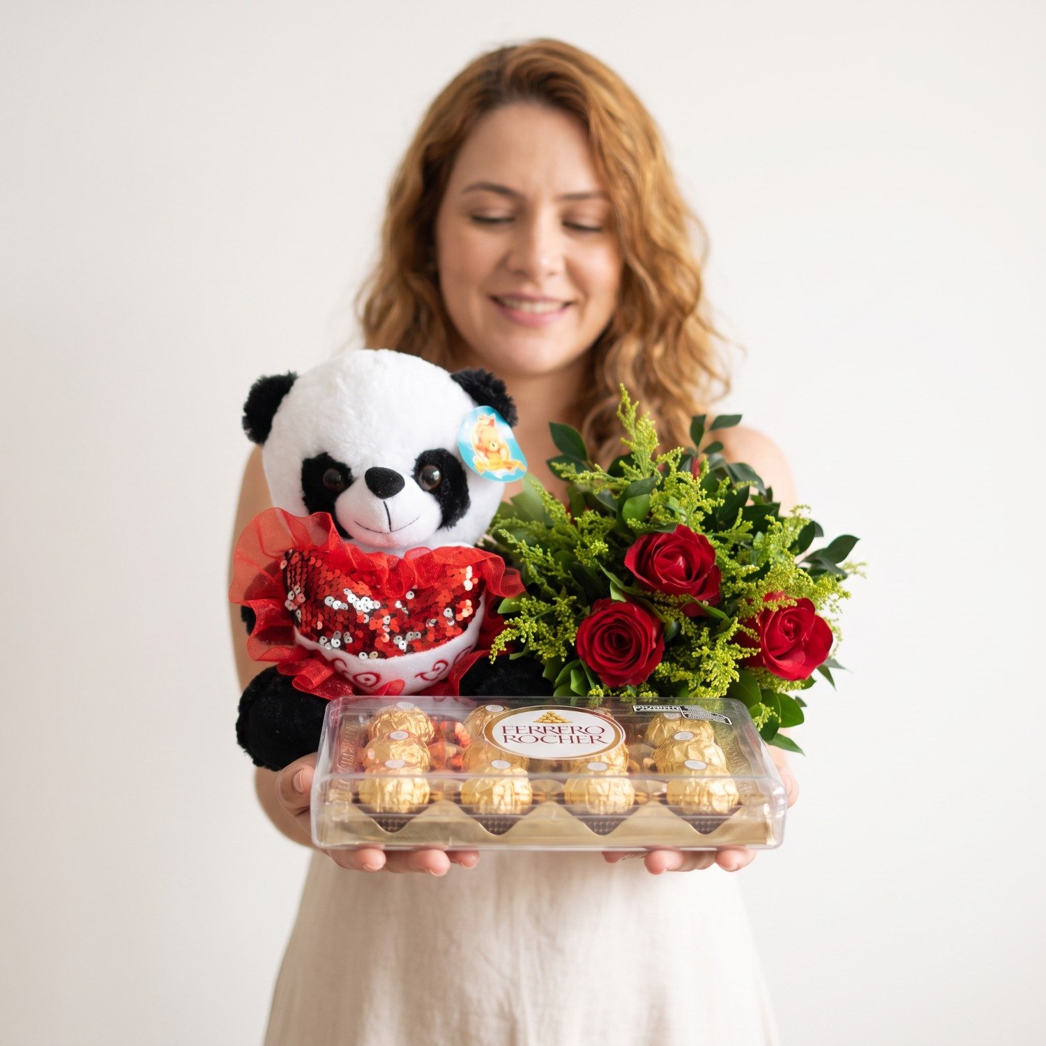 Buquê de Rosas com Pelúcia e Ferrero 