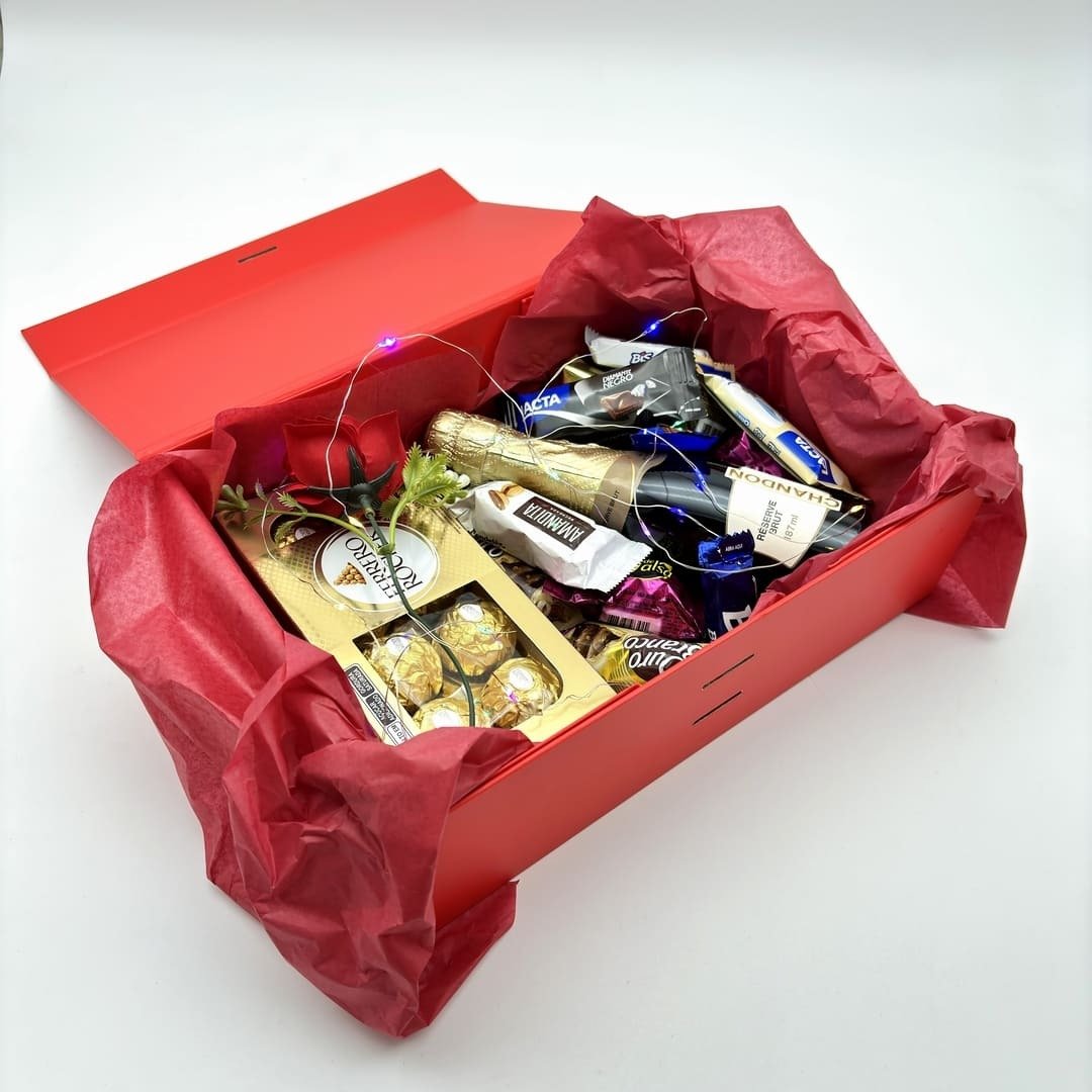 Caixa com Espumante e Chocolates Romântico
