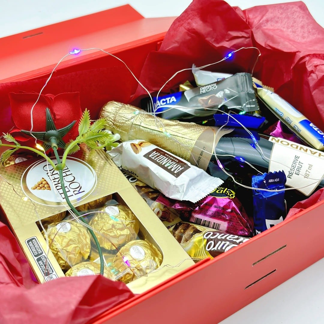 Caixa com Espumante e Chocolates Romântico