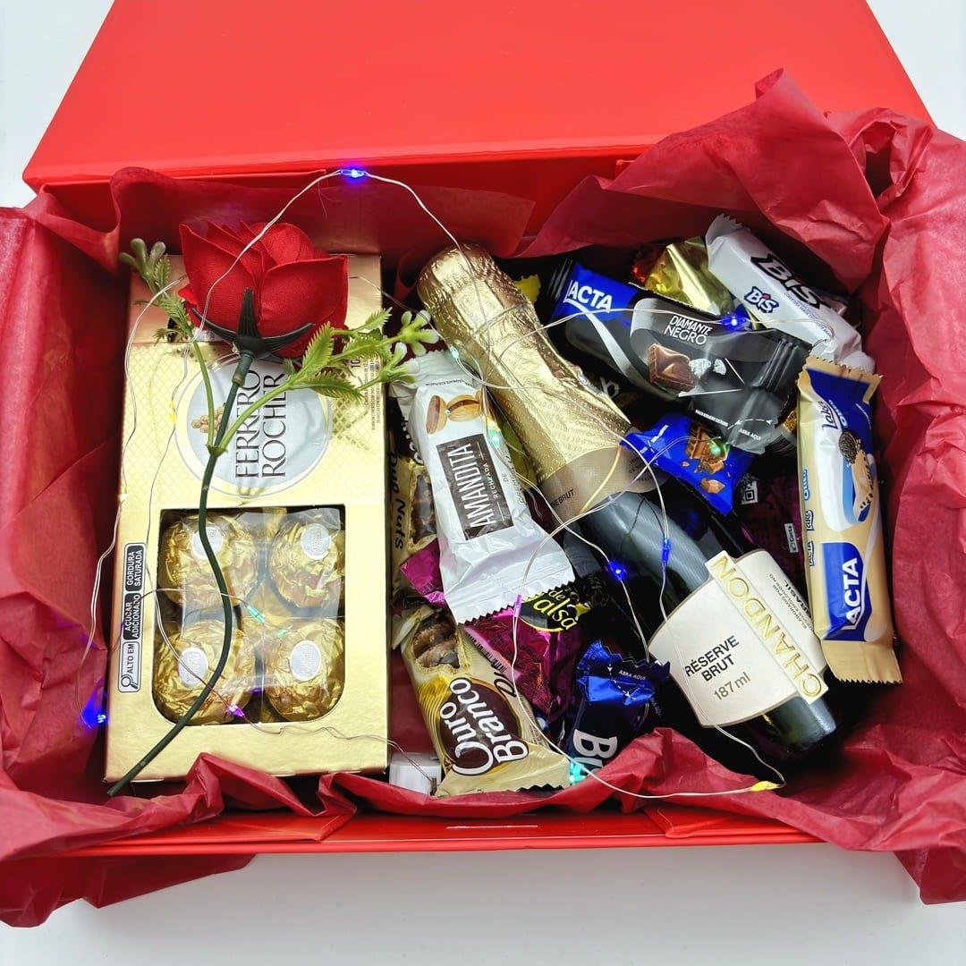 Caixa com Espumante e Chocolates Romântico