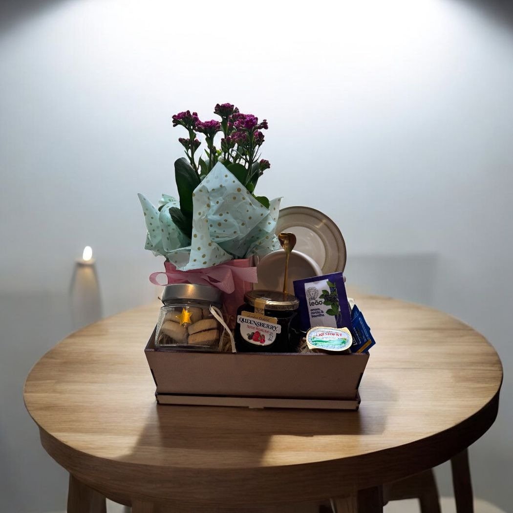 Cesta Flores, Chá e Biscoitos