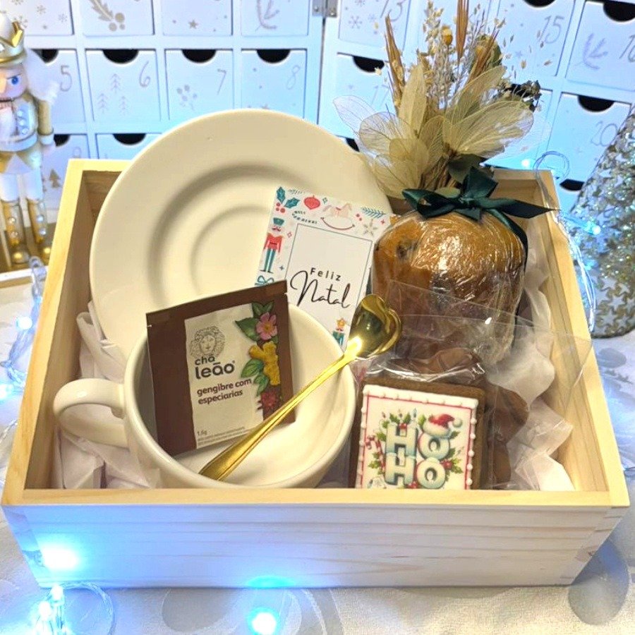 Cesta de Natal Café com Afeto Xícara e Panetone