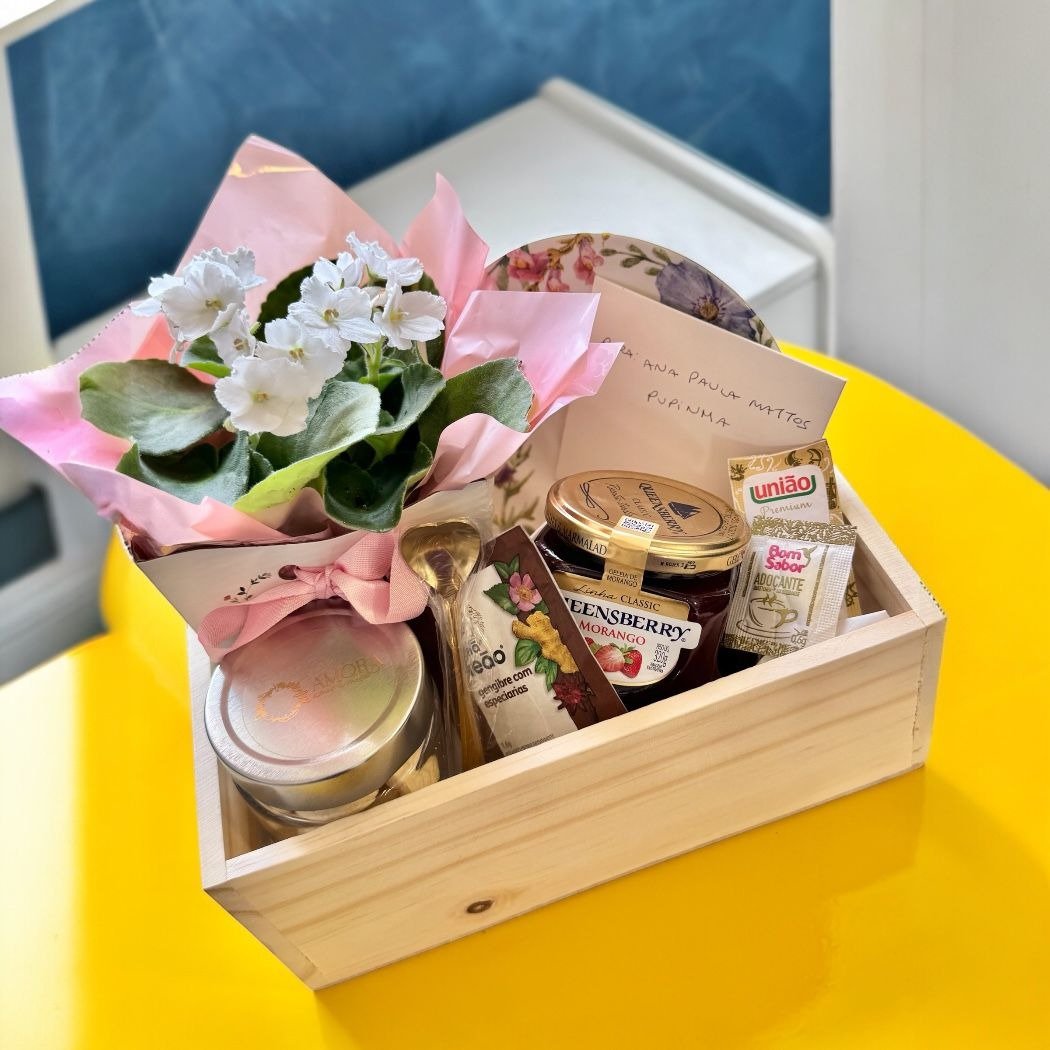 Cesta Box com Flor, Xicara e Geleia Queensberry 