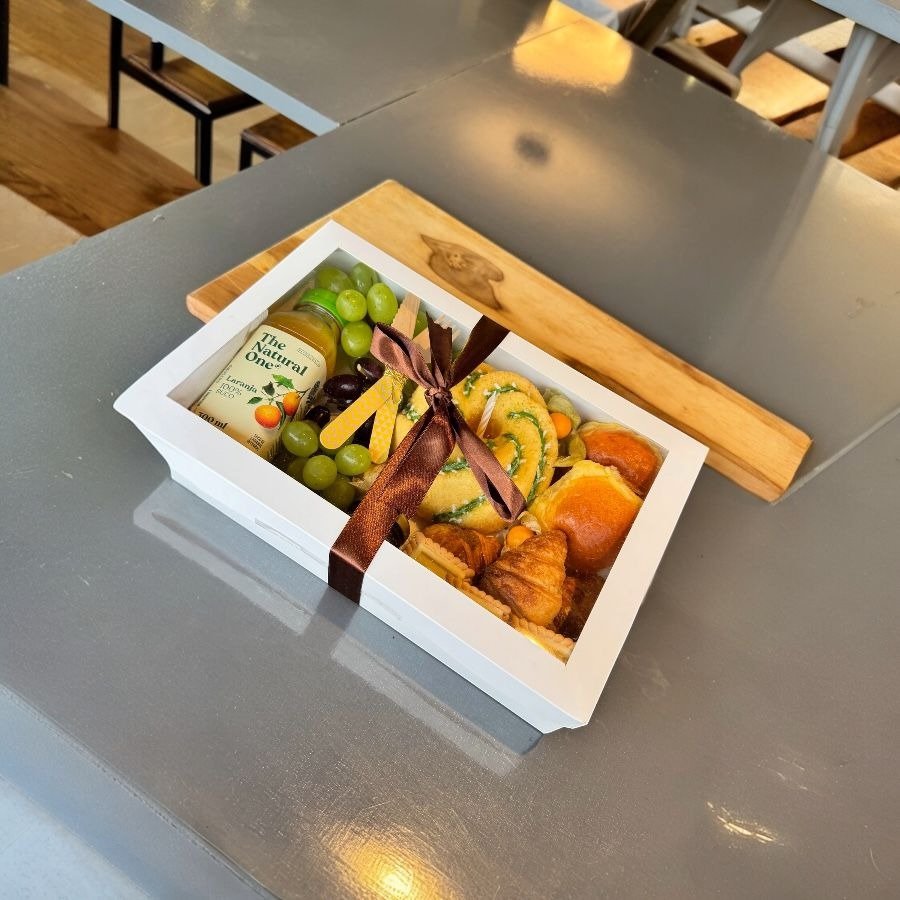 Caixa Gourmet Café da Manhã Premium com Bolo Artesanal