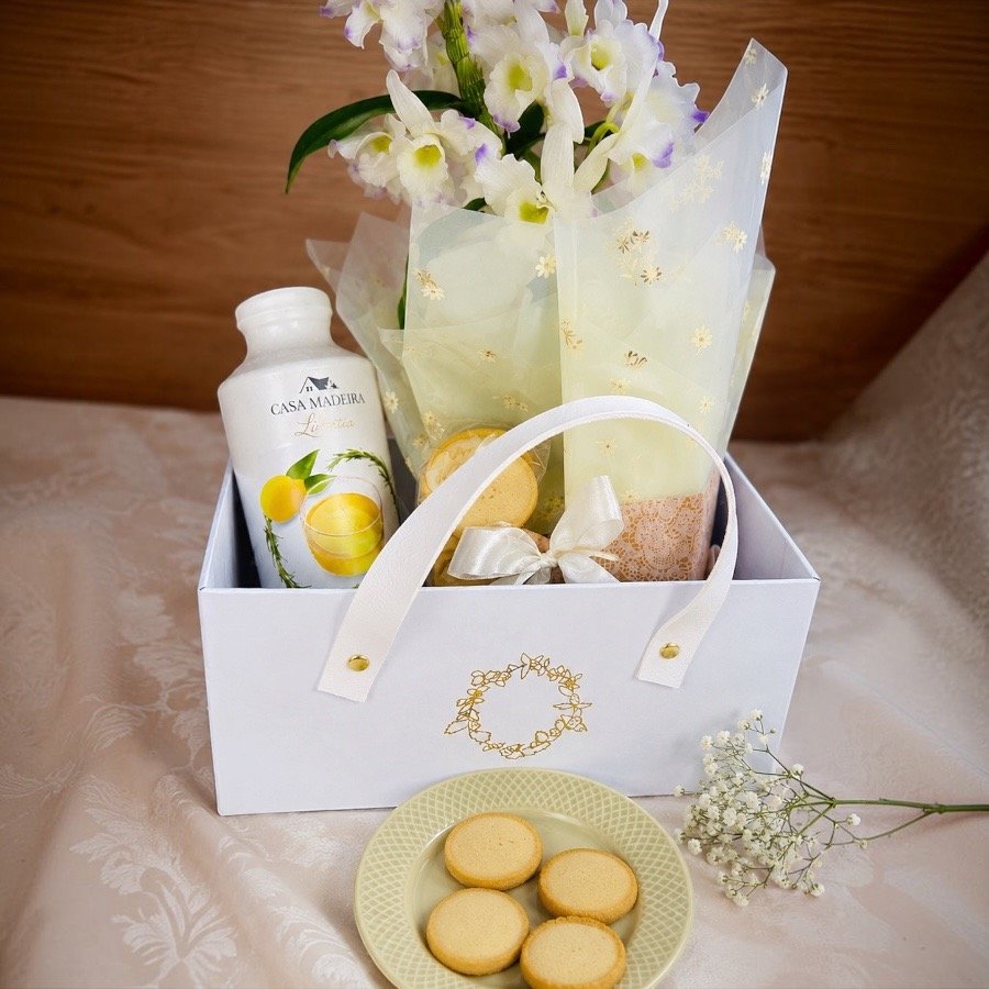 Cesta Acolhimento com Orquídea e Delícias