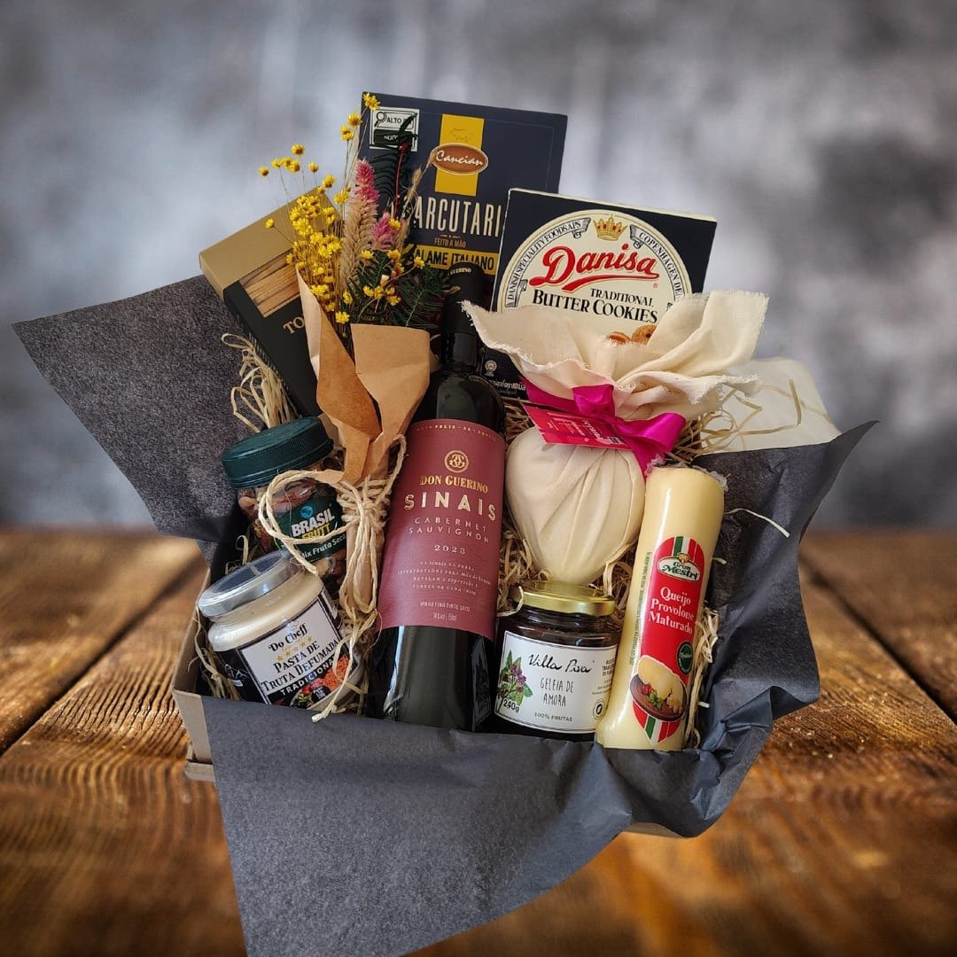 Cesta Gourmet Com Queijo, Vinho & Chocolate