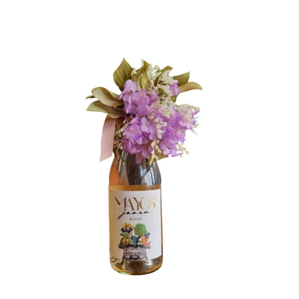 Vinho Rosé Mayos decorado com Flores