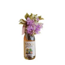 Vinho Rosé Mayos decorado com Flores
