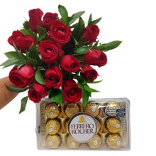 Delicado - 12 rosas vermelhas e Ferrero