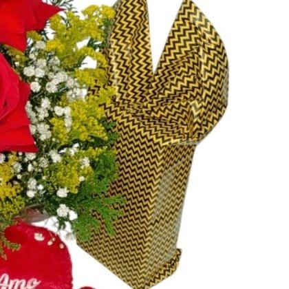 KIt Arranjo 2 Rosas Importada com Coração e bombom